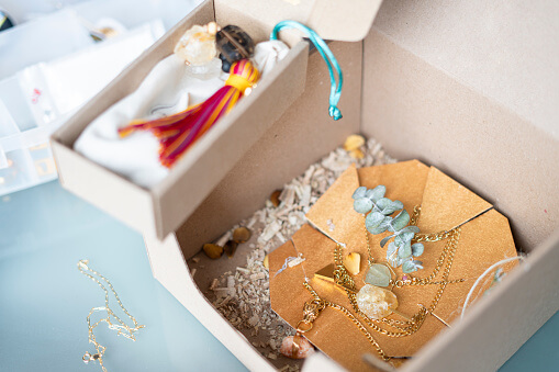 how to pack necklaces for travel
